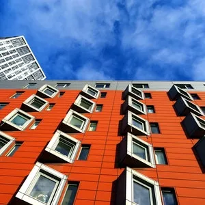 Maisonette Square