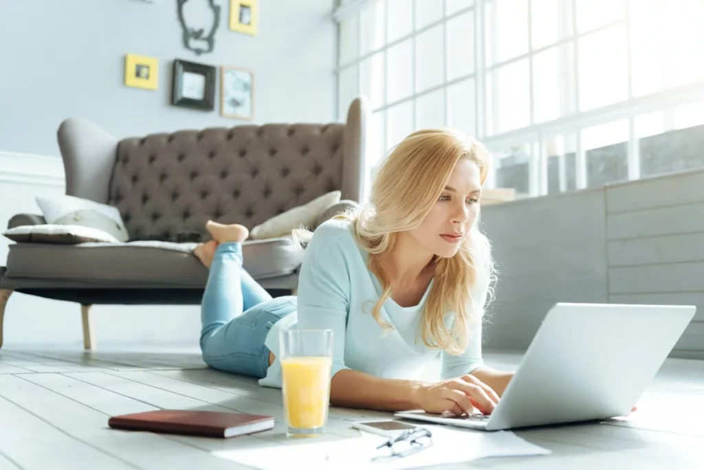 Csm Woman Using Laptop Ff66cb455c