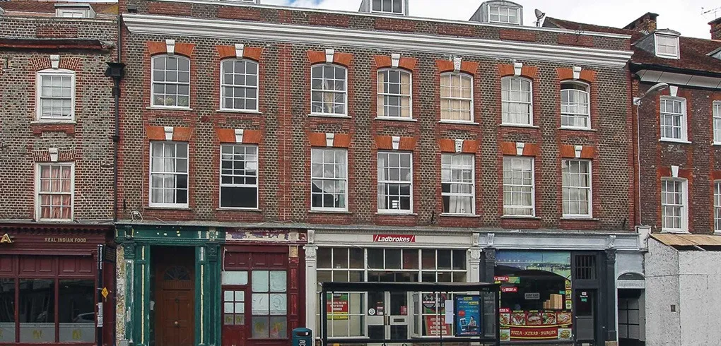 Imgi 3 Flat On Shops